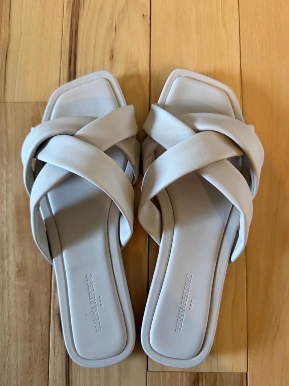 Banana republic vegan leather crossover sandal in bone